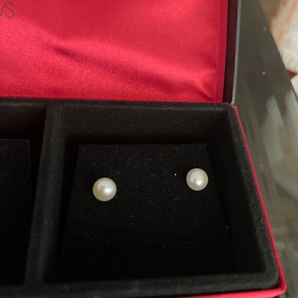 Macy’s Pearl sterling silver set - Picture 4 of 4